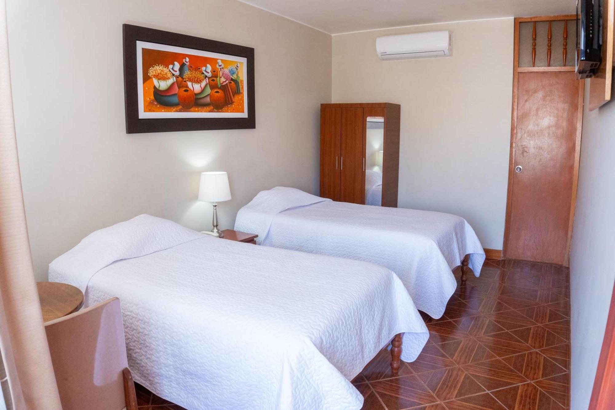 Hotel Curasi 2*